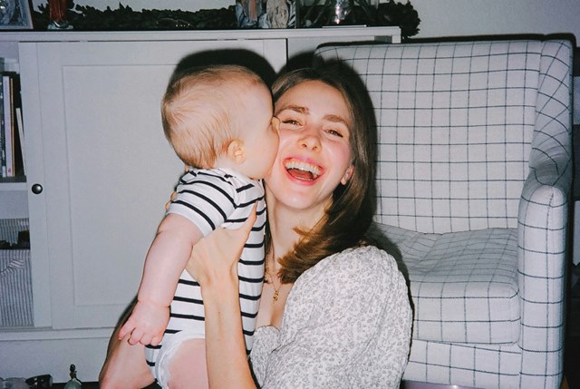 Pelukan Ibu Hari Ini Bisa Membentuk Masa Depan Anak, Begini Menurut Studi