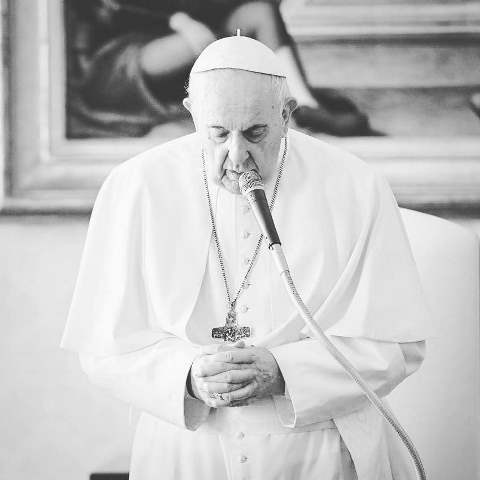 Paus Fransiskus Meninggal karena Pneumonia Bilateral, Simak Komplikasinya