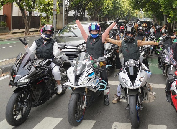 Cara Lady Bikers Meriahkan Hari Kartini