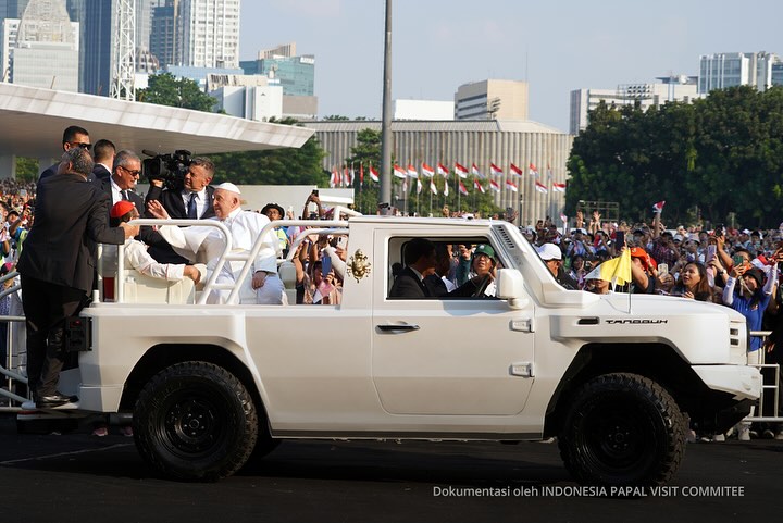 Nostalgia Pindad Maung MV3 yang Dijadikan 'Popemobile' Paus Fransiskus