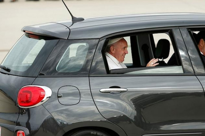 Harga Fiat 500 L yang Pernah Diapaki Paus Fransiskus, Melonjak!