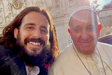 Pemeran Yesus Kenang Pertemuan Hangat dengan Paus Fransiskus