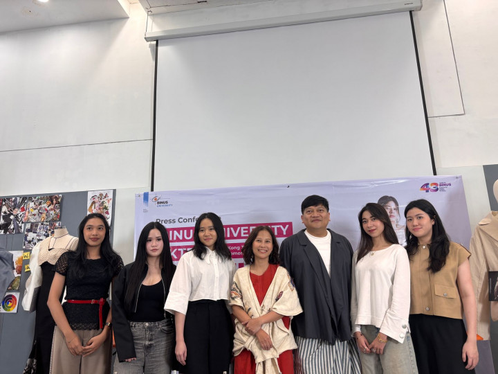 Desainer Muda Bawa Budaya Indonesia di Fashion InStyle di Hongkong