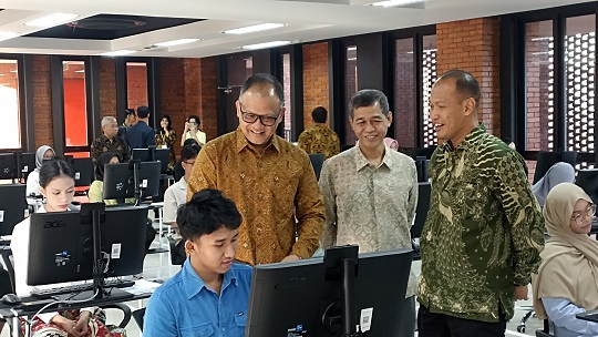 Hari Pertama UTBK, Peserta Tegang Jelang Tes