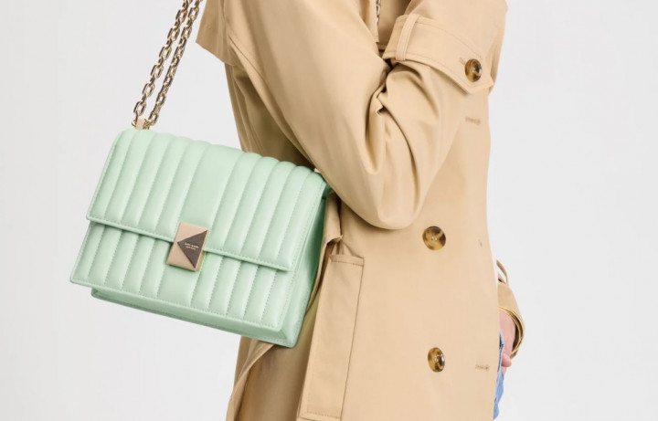 Warna dan Tekstur Tas Tangan, dari Mustard hingga Eyelet