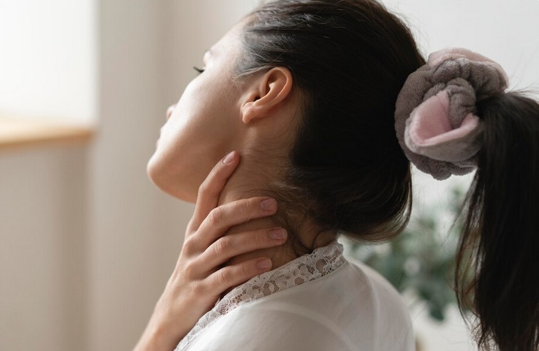 Prediabetes memiliki pertanda umum, yaitu adanya garis hitam di belakang leher atau Acanthurus nigricans. Ilustrasi Freepik