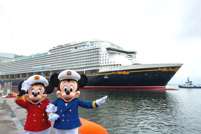 Disney Adventure mengadakan upacara tradisional melepas kapal ke air secara perdana di Jerman. (Foto: Dok. Istimewa)