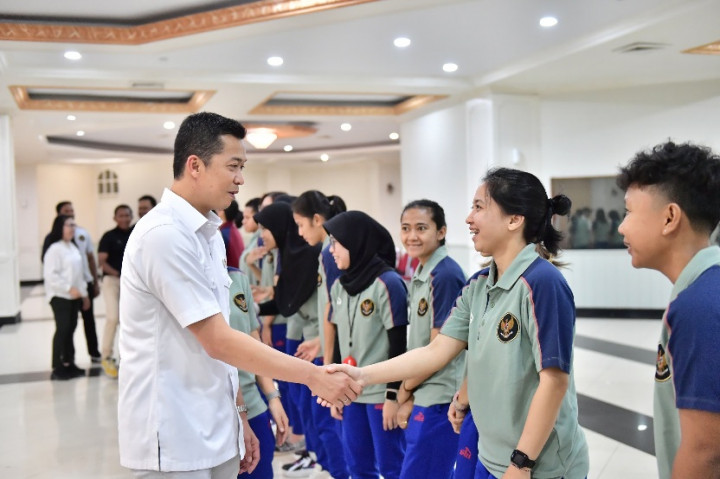 Wamenpora Lepas Timnas Futsal Wanita Indonesia ke Futsal Asian Cup 2025