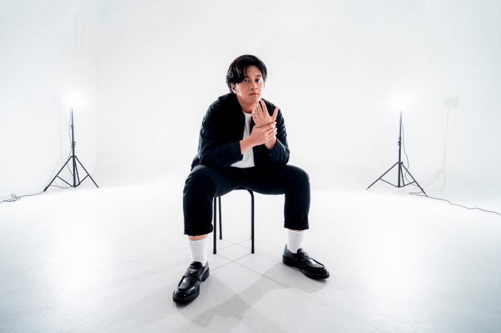 Ravi Andika Gagal Move On di Lagu 'Kembali?'