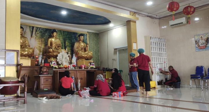 Dirjen Bimas Buddha Kemenag Gelar Aksi Bersih-bersih Vihara