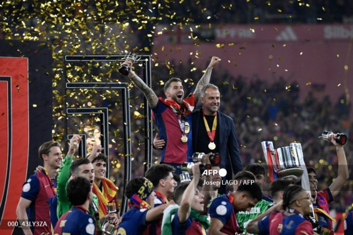 Flick Bangga dengan Cara Barca Raih Trofi