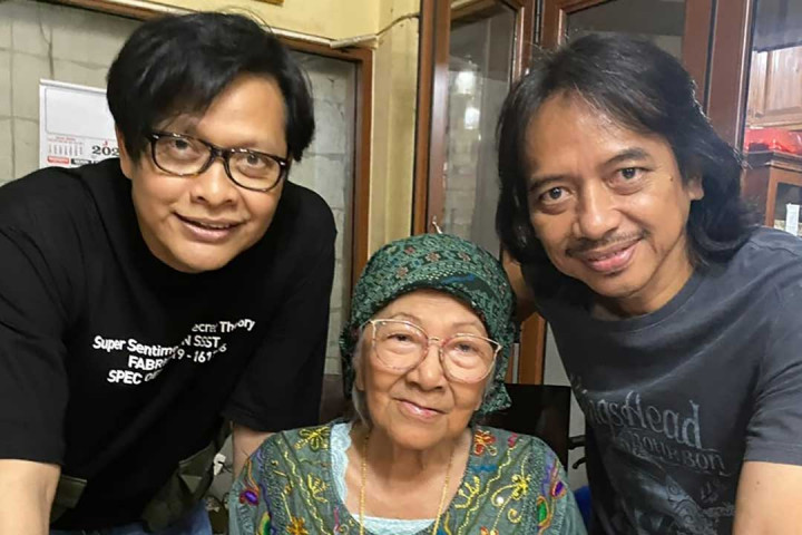 Tak Hanya ke Slank, Bunda Iffet juga Lakukan Ini ke Band GIGI