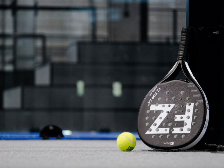 Perbedaan Padel dan Tenis: Ukuran Lapangan hingga Gaya Permainan