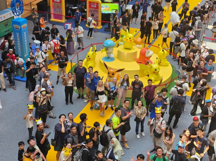 Pikachu Berkemeja Batik ke Medan Ajak Main Pokemon Go