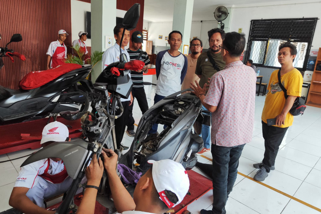 WMS bersama SMKN 8 menghadirkan Pos AHASS TEFA, sebuah bengkel resmi Astra Honda Motor Authorized Service Station (AHASS) yang berada tepat di samping sekolah. Wahana Makmur Sejati