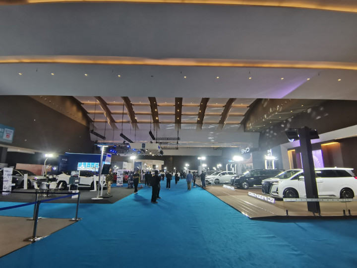 Aneka Kendaraan Listrik Terbaru Hadir di PEVS 2025