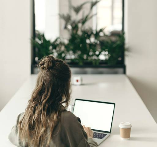 Terlalu Lama Duduk Saat Bekerja, Ini 3 Hal yang Bisa Terjadi