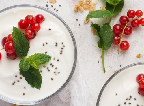 Yogurt dipercaya dapat meningkatkan kesehatan tubuh, terutama pada pencernaan. (Foto: Ilustrasi. Dok. Freepik.com)