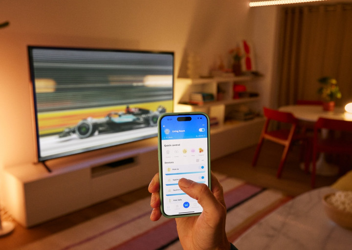 Ubah Ruang Keluarga Jadi Sirkuit Balap dengan WiZ Trackside Mode