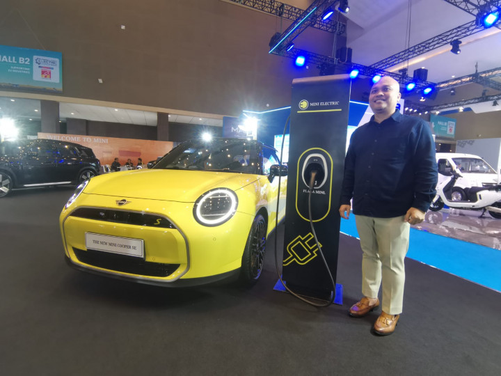MINI Hadir di PEVS 2025, Ada Mobil Listrik Apa Saja?