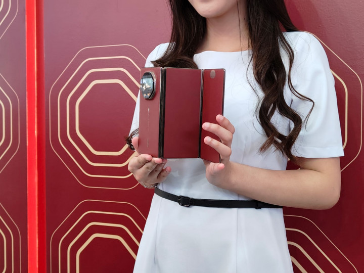 Harga Rp53 Juta, Huawei Mate XT Ultimate Design Resmi di Indonesia