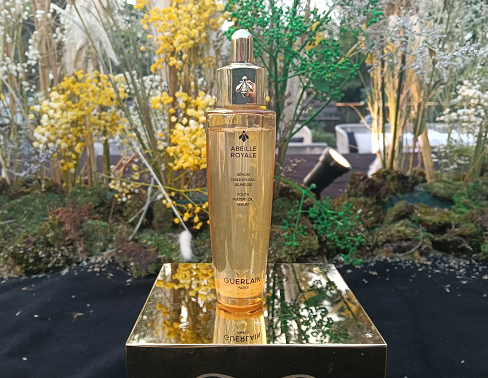 Serum Abeille Royale Guerlain yang mengandung madu dari tiga jenis lebah hitam. (Foto: Dok. Yuni)