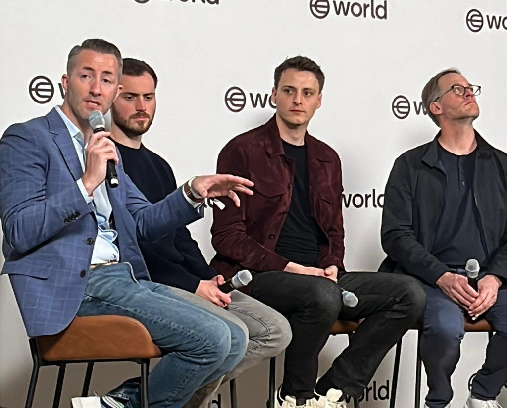 Sesi tanya jawab konferensi World oleh Tools for Humanity di San Francisco