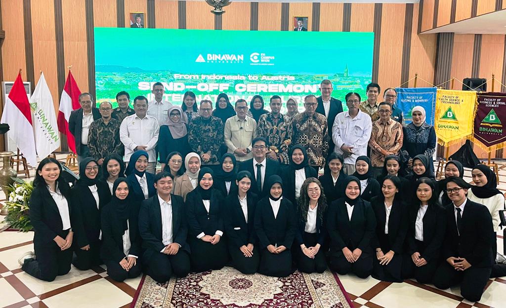 Sebanyak 55 Perawat dilepas BInawan dan Menteri Abdul Kadir untuk pengembangan karier internasional di Austria. Dok. A. Firdaus/Medcom