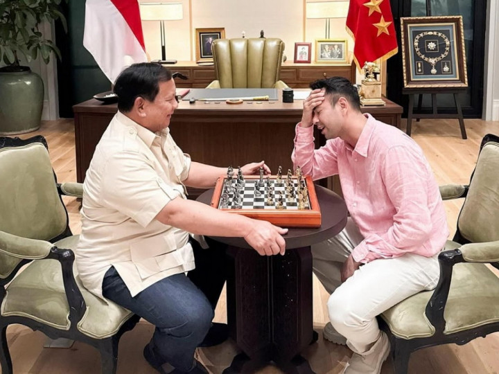 Momen Raffi Ahmad Berpikir Keras Main Catur Lawan Presiden Prabowo