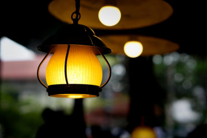 Mengapa Lampu Kuning Lebih Baik untuk Teras Rumah?