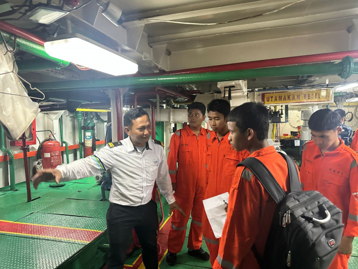 Keseruan Hardiknas 2025, 'ASDP Mengajar' Ajak Siswa Belajar di Dek Kapal