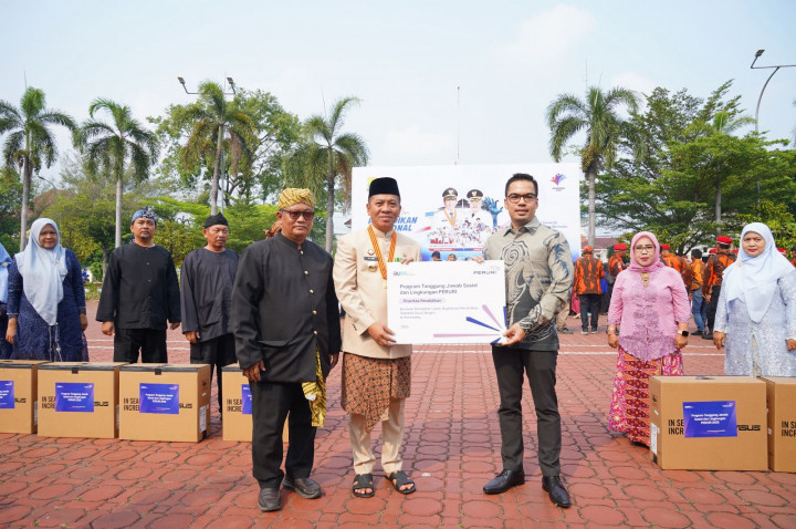 Hardiknas 2025, PERURI Beri Bantuan Komputer untuk 15 SD di Kabupaten Karawang