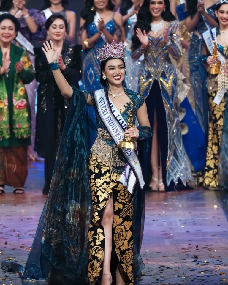 Momen saat Firsta dinobatkan sebagai Puteri Indonesia 2025. Dok. officialputeriindonesia