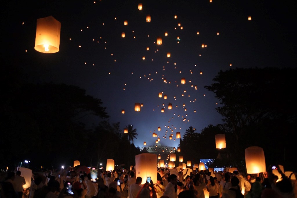 Pada puncak Perayaan Waisak akan dilakukan pelepasan 2569 Lampion sebagai simbol cahaya perdamaian. Dok. InJourney