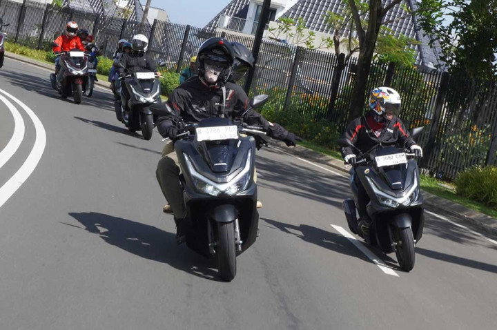 Seseruan Pakai New Honda PCX160, Lebih Aman dengan Fitur Roadsync!
