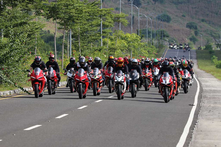 240 Ducati Merahkan Jalanan Lombok ke Sirkuit Mandalika