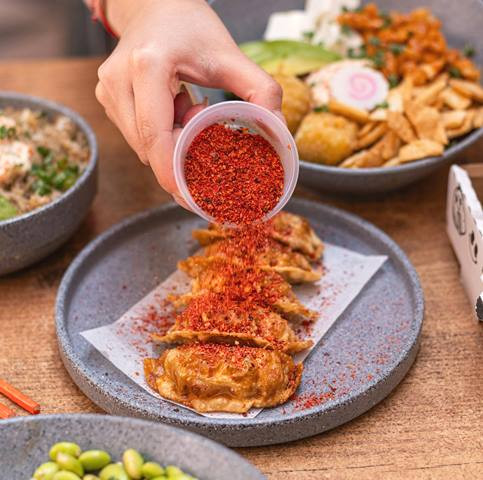 Saat perut kosong, sebaiknya hindari makanan pedas karena makanan pedas dapat mengiritasi lambung. (Foto: Ilustrasi/Dok. Unsplash.com)