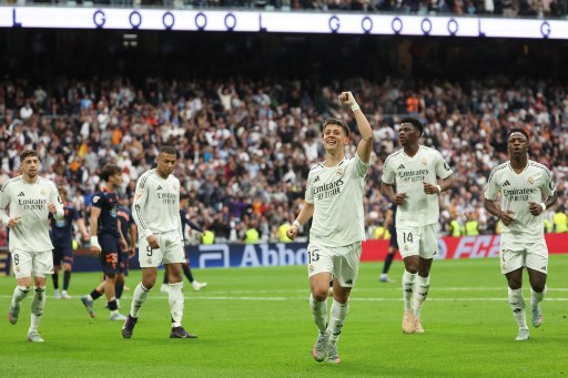 Arda Guler merayakan golnya untuk Real Madrid. (Pierre-Philippe MARCOU / AFP)