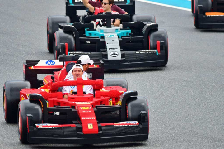 400 Ribu Keping Lego jadi Mobil F1 Skala 1:1 Dirakit 22 Ribu Jam