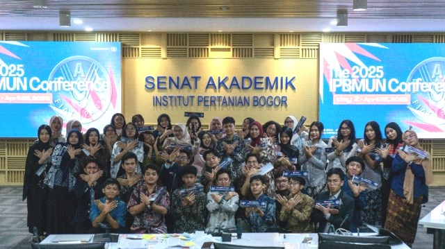 Dalam gelaran The 2025 IPB MUN Conference yang berlangsung pada 25–27 April 2025, pelajar SMP tampil memukau dengan gagasan tajam. (Foto: Dok. The 2024 IPB MUN Club)