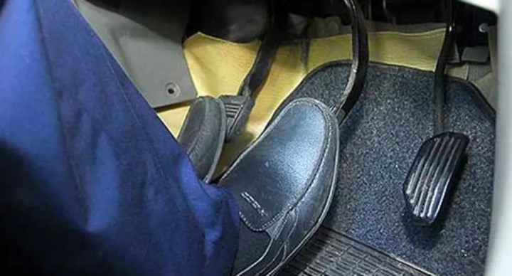 3 Kondisi yang Mengharamkan Rem Mendadak Mobil