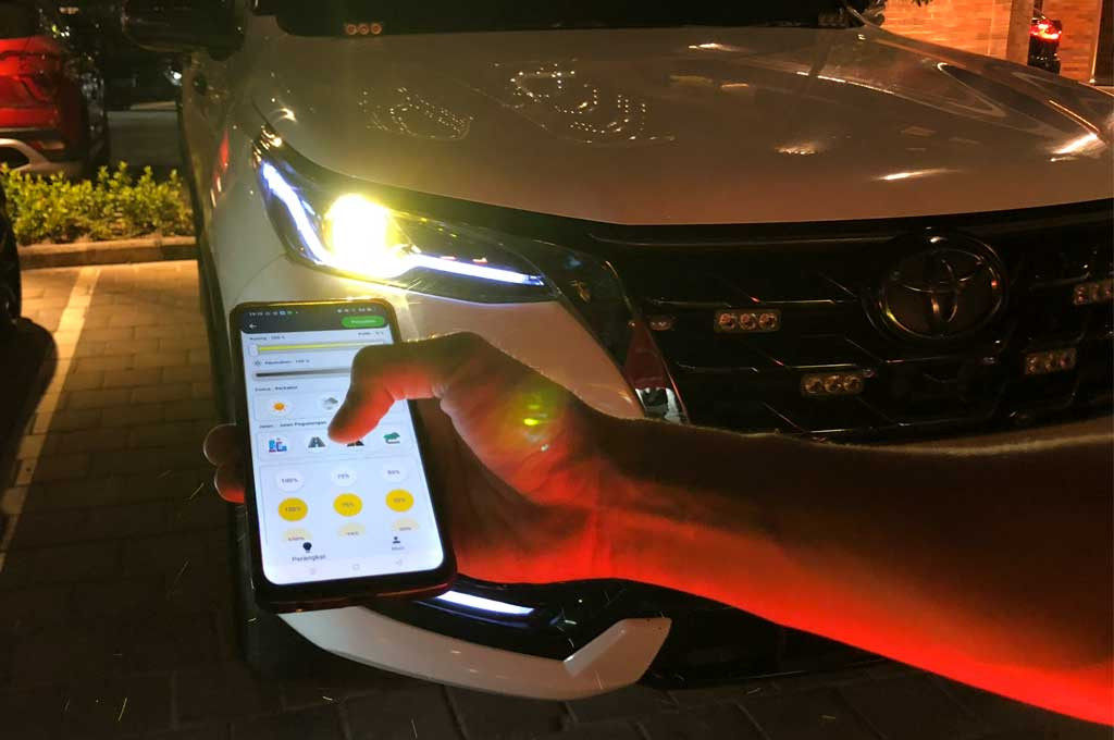 Autovision Dakar Carbon RSi, tak perlu lagi beli lampu foglamp kuning untuk kebutuhan di kondisi hujan dan berkabut. medcom-uda