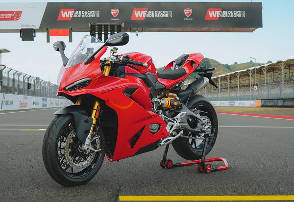 Evolusi Panigale V2 Terbaru Dibanding Generasi Sebelumnya