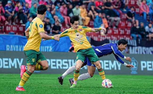 Pelatih Persebaya Kecewa Berat Usai Ditahan Imbang Persik