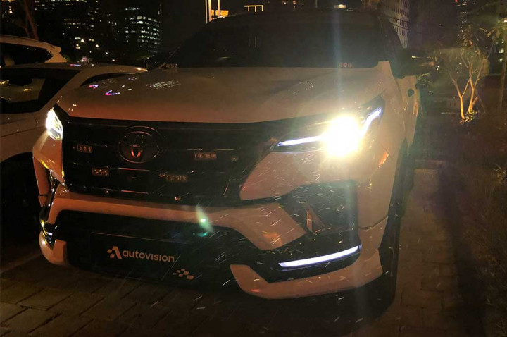 Rumah Lampu Mobil Kecil? Dakar Carbon SQ Solusi dari Autovision