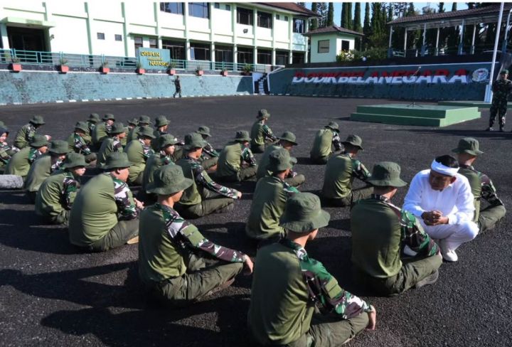 Mendikdasmen Diminta Masifkan Pendidikan Anak Nakal Masuk Barak Militer ala Dedi Mulyadi