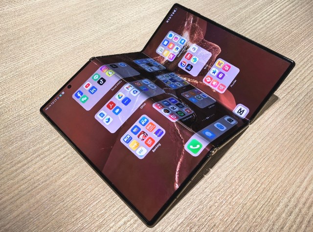 HUAWEI Mate XT | Ultimate Design: Terobosan Smartphone Lipat dengan Layanan Premium Tak Tertandingi