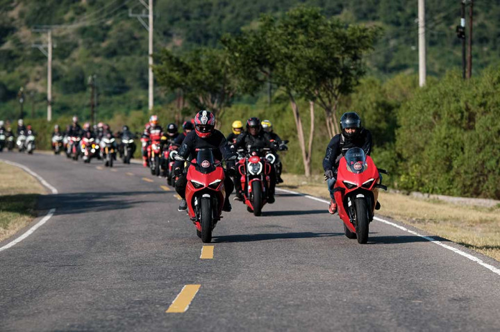 Pengguna Ducati Sisir Alam Eksotis Bima ke Mandalika