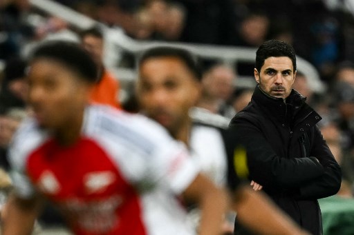 Kalah dari PSG, Para Pemain Arsenal Menangis di Ruang Ganti