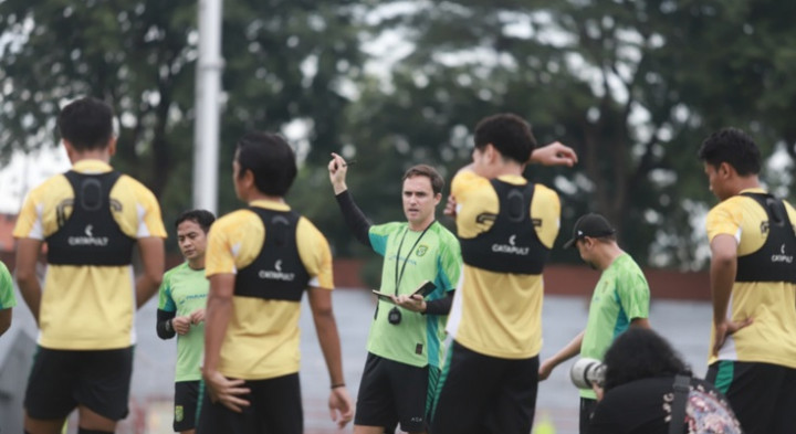 Persebaya Kantongi Lisensi AFC, Pelatih Bidik Peringkat Kedua